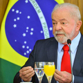 Lula critica taxa de juros e não descarta disputar reeleição em 2026