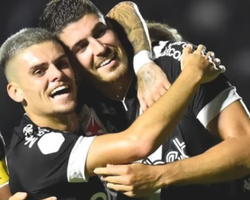 Com festival de gols, Vasco goleia Resende em São Januário