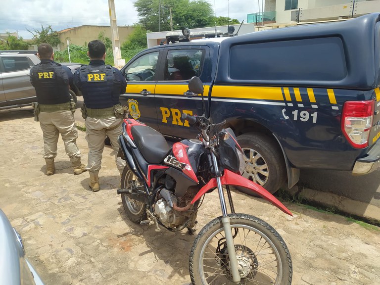 Homem é preso por receptação e adulteração de motocicleta em Picos | Foto: Divulgação - PRF