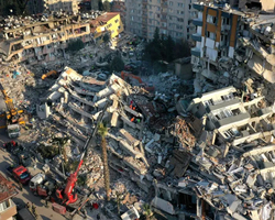  Novo terremoto atinge a Turquia, derruba mais prédios e causa destruição