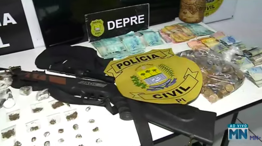 Suspeito de tráfico é preso com rifle, drogas e R$ 13 mil em Teresina - Foto: Reprodução/Rede MN