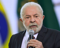 Lula vê traição de presidente do BC e tentativa de levar país à recessão