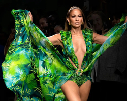 Vestido de Jennifer Lopez bombou na web e inspirou criação de pesquisa 