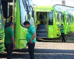 Motoristas e cobradores de ônibus paralisam atividades em Teresina