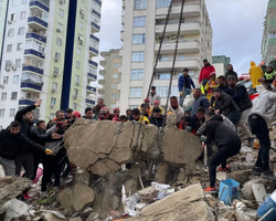 Time de vôlei estava no prédio que desabou durante terremoto na Turquia