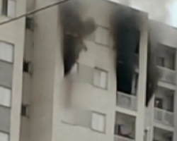 Morador se pendura em janela durante incêndio, mas cai do 11º andar e morre