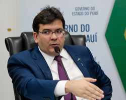 Rafael Fonteles sanciona lei que zera IPVA de motos e reduz dívidas em 90%