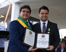 Ananias Ribeiro é homenageado com Ordem Estadual do Mérito Renascença