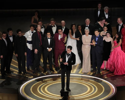 Oscar coroa como melhor filme 'Tudo em Todo o Lugar', que leva 7 prêmios