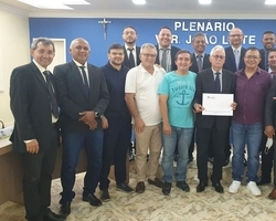 Vereadores aprovam reajuste salarial para dentistas do município de Oeiras
