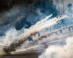 Dia D da reforma da Previdência na França ocorre sob ameaça antidemocrática
