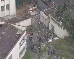 Queda de helicóptero deixa 4 mortos na Barra Funda, em São Paulo