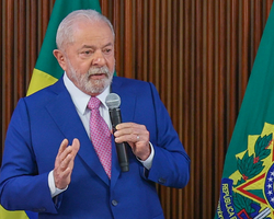 Lula está estável e pode viajar para a China no domingo, diz médico