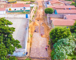  Prefeito de Colônia do Piauí visita obras no povoado Oitis