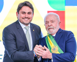Após reunião, Lula decide manter Juscelino como ministro das Comunicações