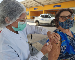 FMS segue vacinando contra Covid-19 pessoas com 75 anos e mais