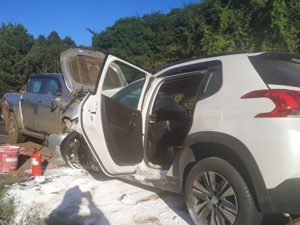  Pai, mãe e filho morrem em colisão entre dois carros em rodovia 