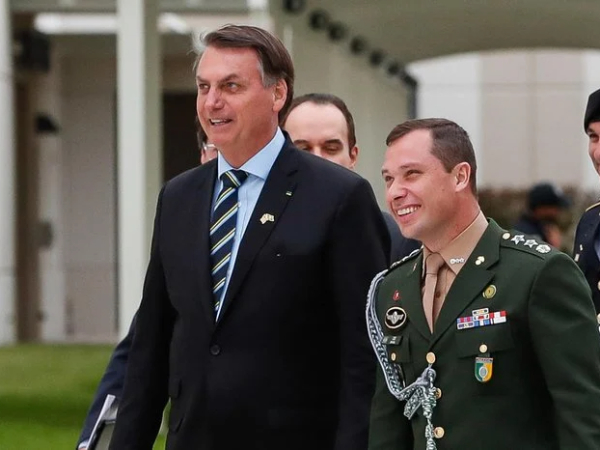 Na mira da PF, auxiliares de Bolsonaro dispararam ganhos em viagens aos EUA
