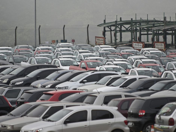 Brasil pode vender até 300 mil carros com queda de impostos, diz Anfavea