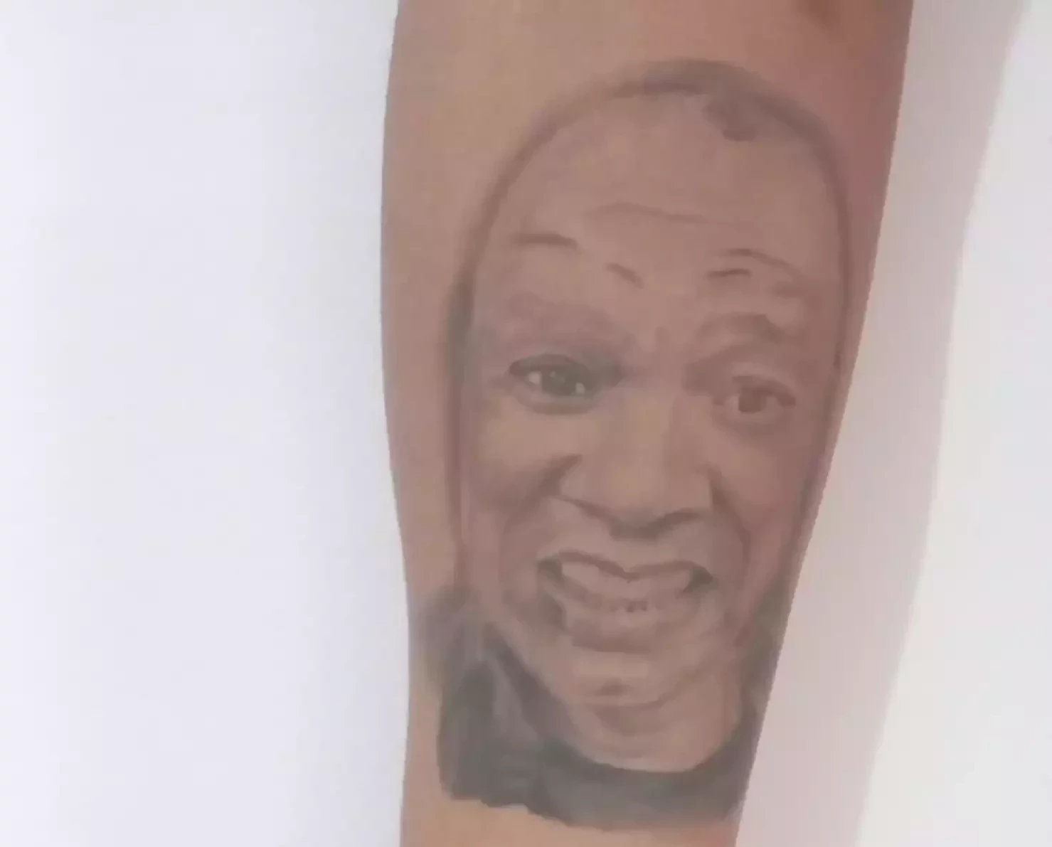 Tatuagem que MC Maylon fez em homenagem a Anderson Leonardo 
